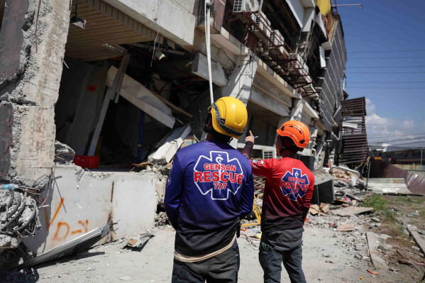 Gensan Rescue responders assessing damaged buildings